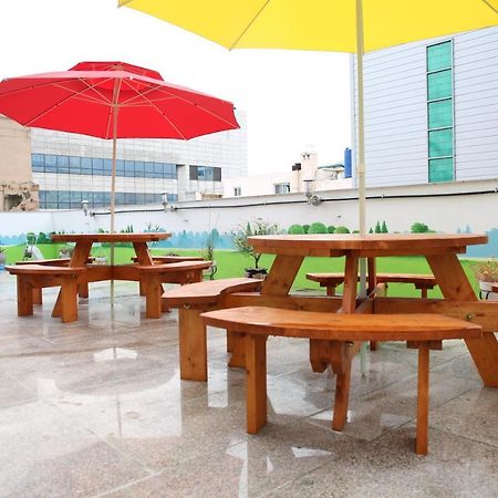 Coco Capsule Guesthouse Пусан Экстерьер фото