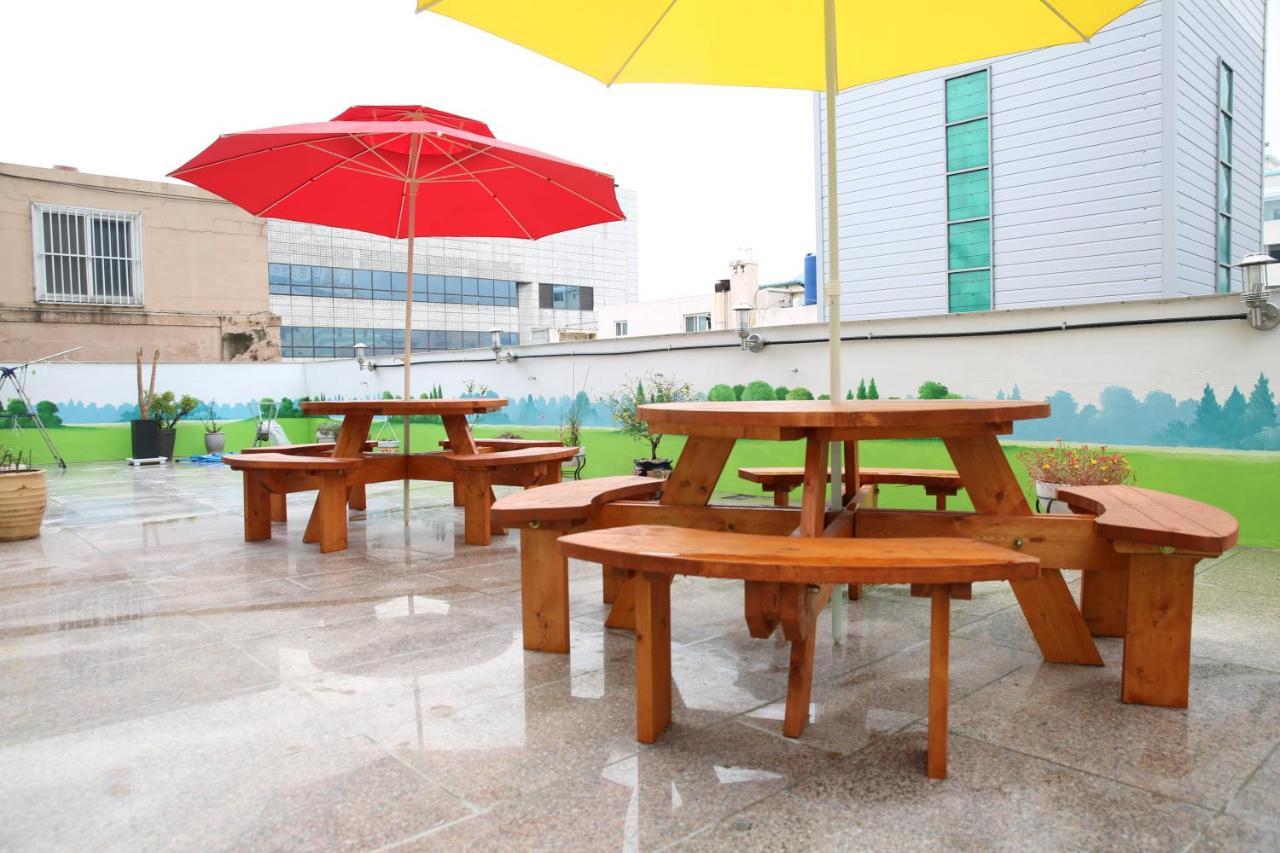 Coco Capsule Guesthouse Пусан Экстерьер фото
