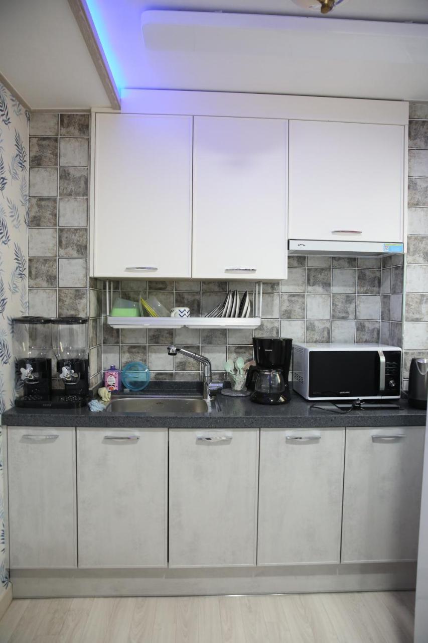 Coco Capsule Guesthouse Пусан Экстерьер фото